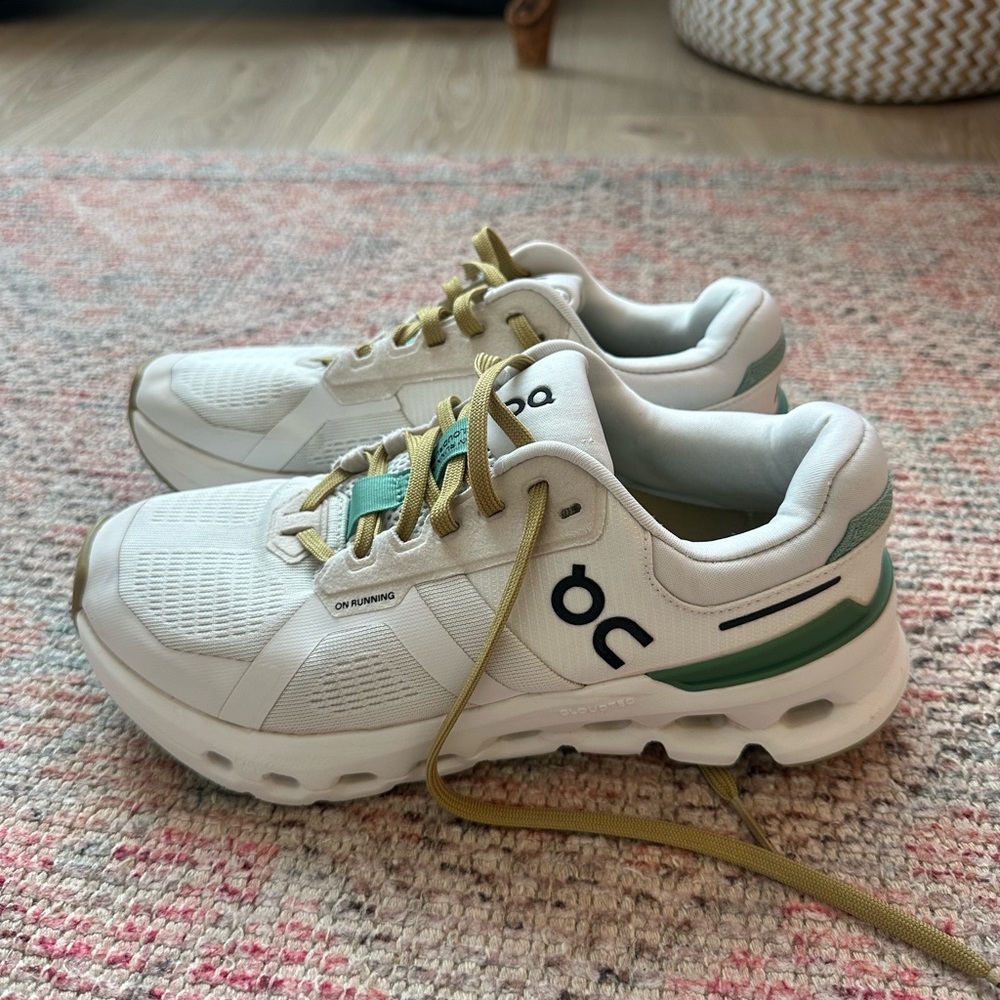 Women’s On Cloud Runner 2 - White and Green, Size 6 (fit like 5 1/2)